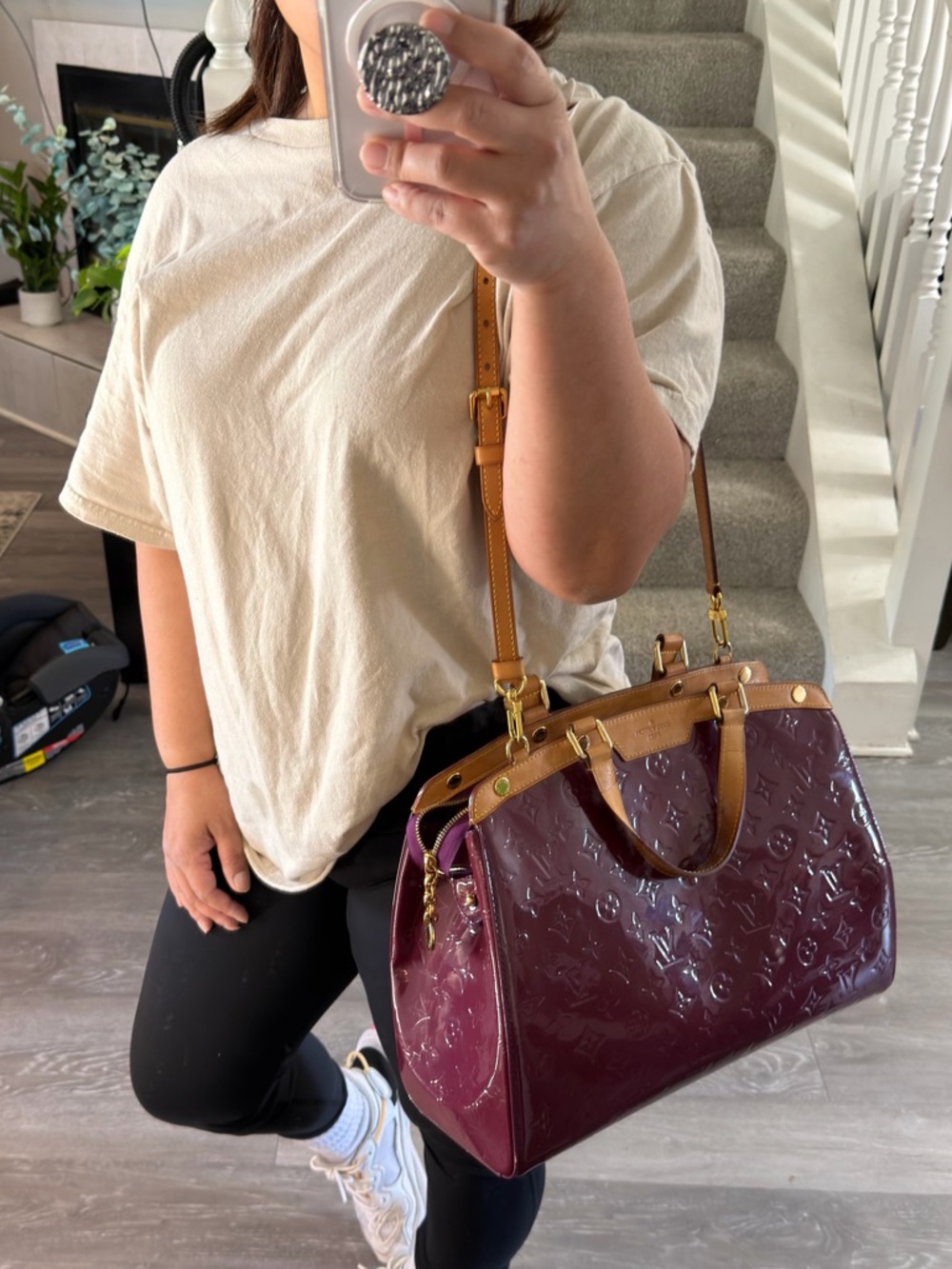 *LIKE NEW* Louis Vuitton Brea GM in Amarante Monogram Vernis Bag - Picture 16 of 17